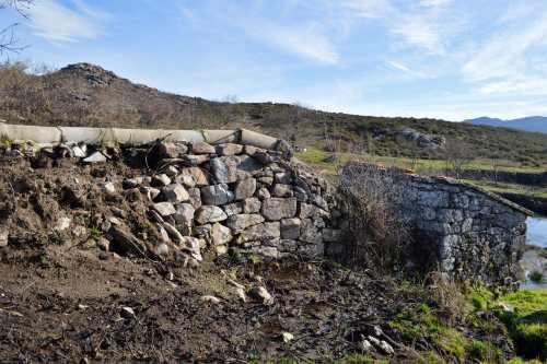 Ruta polos petróglifos de Amoedo, en Pazos de Borbén