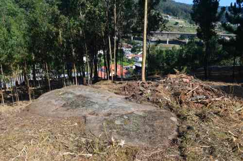 Petroglifo da Moreira sepultado por un verquido ilegal