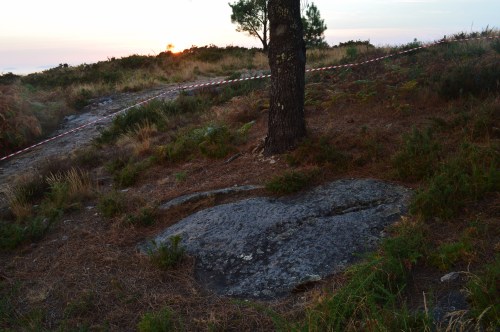 Balizan con cinta os petróglifos do Pornedo