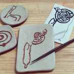 Así se fixeron en Alén das olas as pezas cerámicas para o certame ‘O Balcón da&nbsp;Ría’