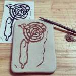 Así se fixeron en Alén das olas as pezas cerámicas para o certame ‘O Balcón da&nbsp;Ría’