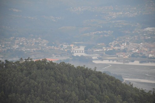 Vista de Pontesampaio e da desembocadura do río Verdugo dende Cotorredondo